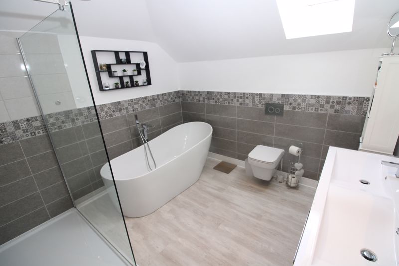 En-Suite Bath / Shower Room